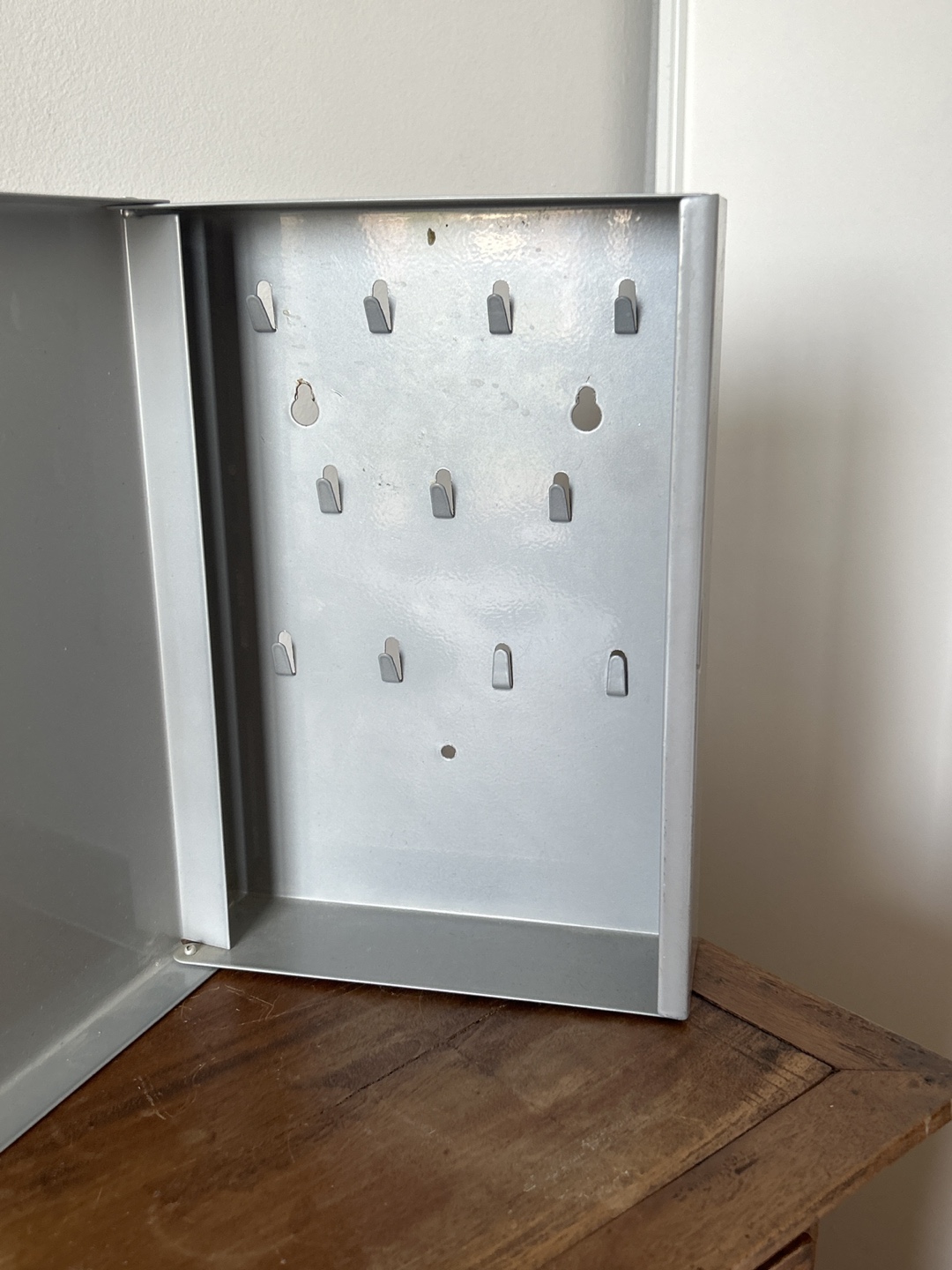 Key Storage Wall compartment image indicator(3)