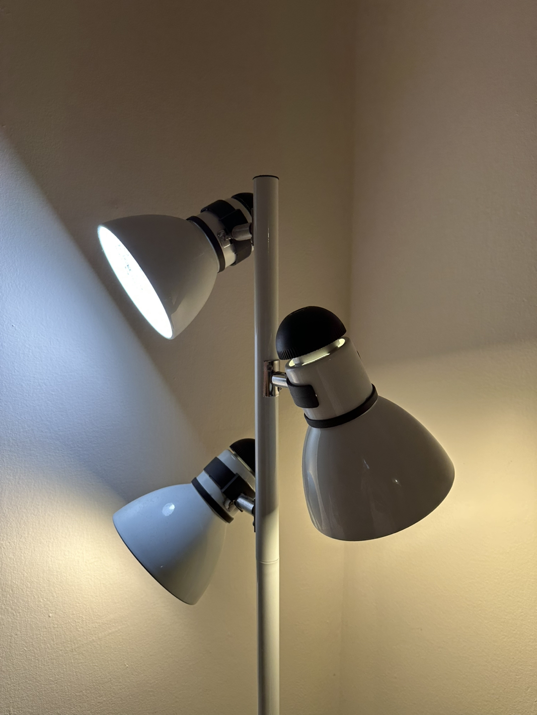 Selling white 3 bulbs Floor lamp