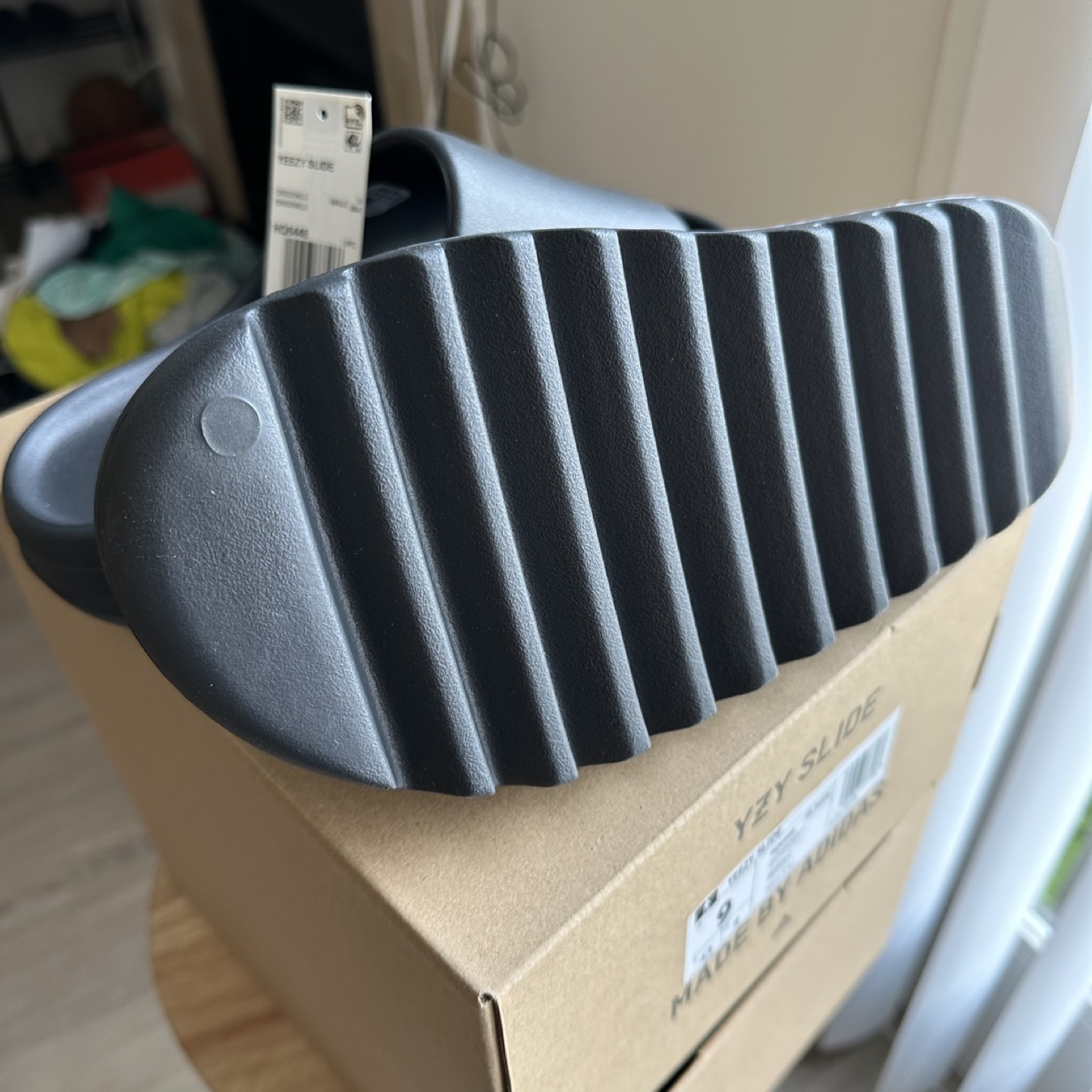 Adidas YEEZY Slides ONYX image indicator(4)