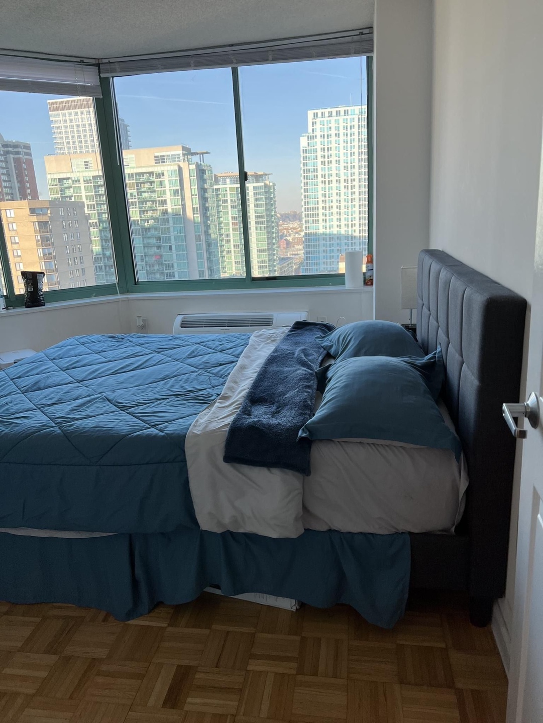 Bed frame + mattress
