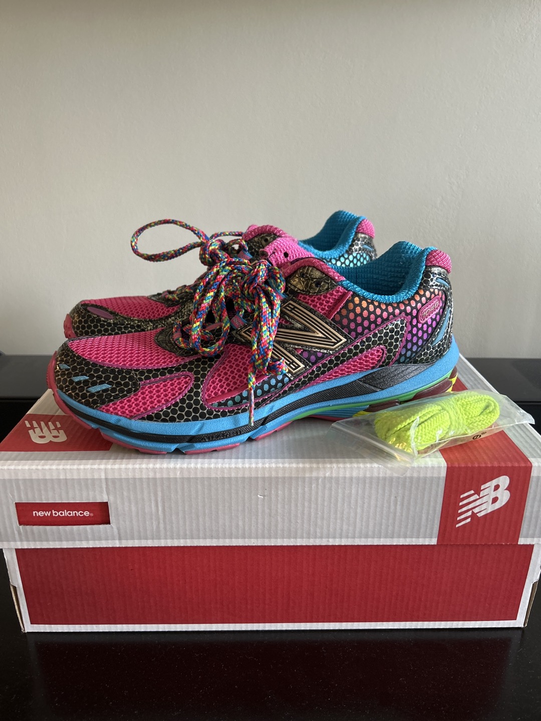 New Balance Sneakers (US 9/EU 40) thumbnail