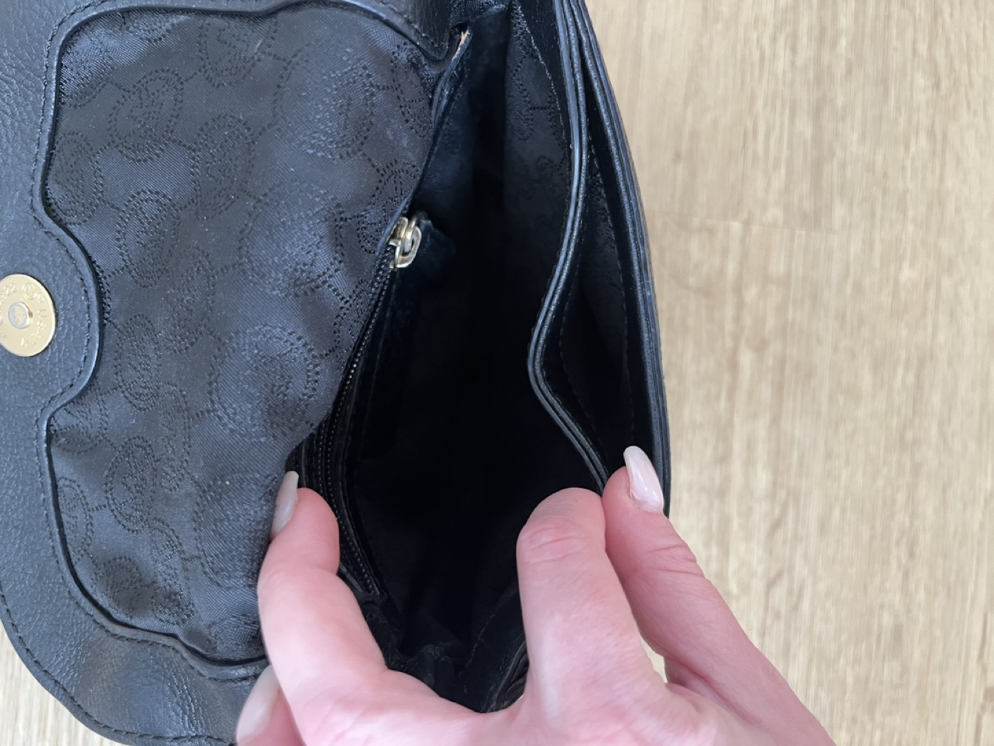 Michael Kors Small Crossbody Purse image indicator(6)