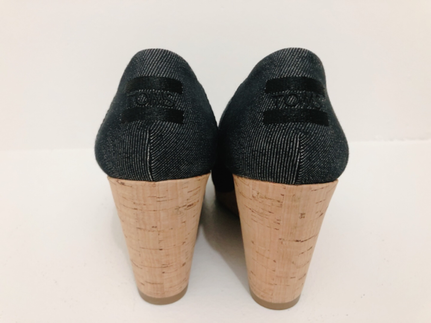 Like NEW TOMS denim wedge sole sandal size:8@downtown image indicator(3)