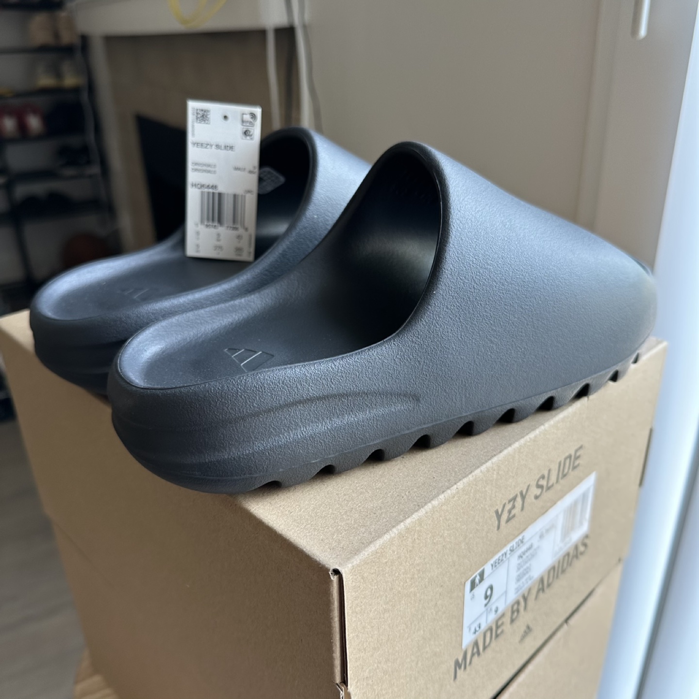 Adidas YEEZY Slides ONYX image indicator(7)