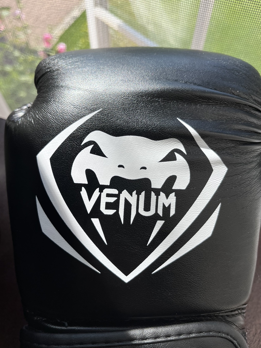 Venum Boxing Gloves (12Oz) image indicator(3)