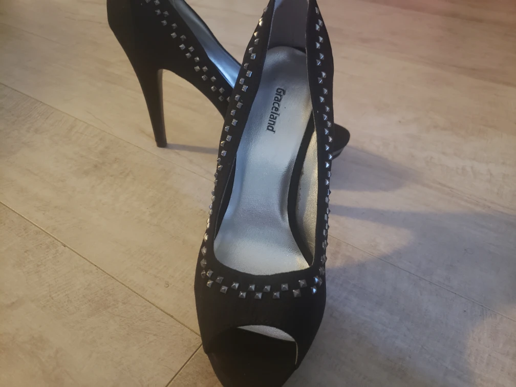 Black Shoes thumbnail