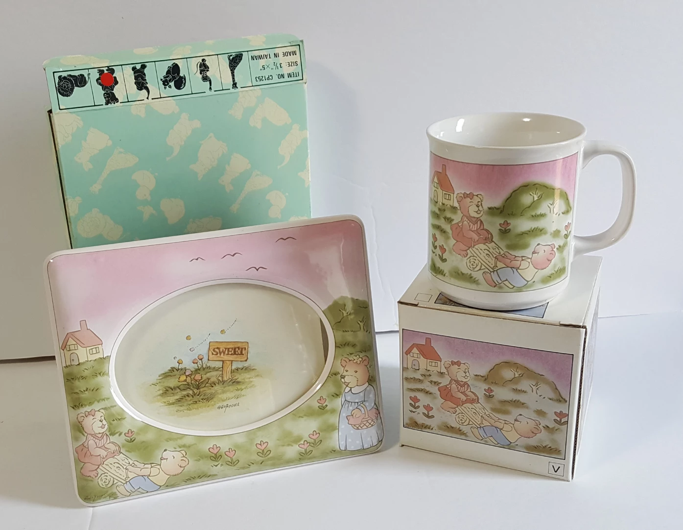 Kids Ceramic Mugs and Picture frame set image indicator(4)