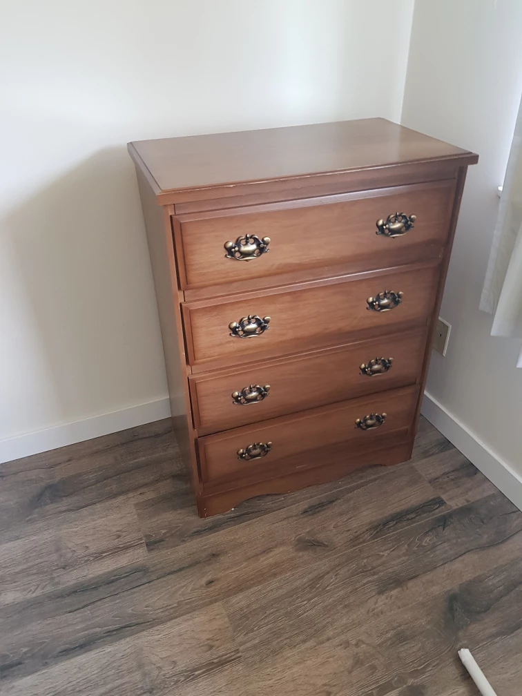Dresser with 4 drawers  thumbnail