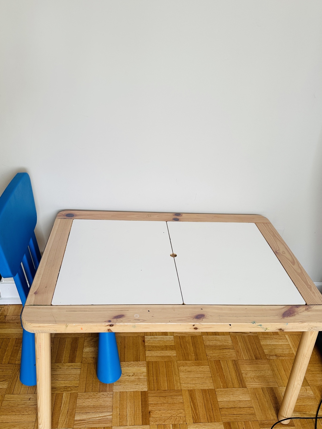 Kids table and chair - photo 4