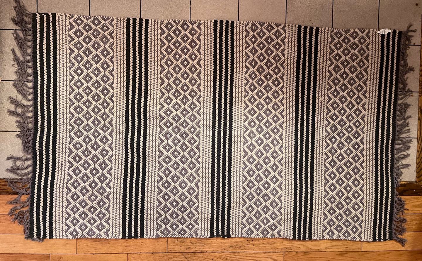 Area rug 36x61 in thumbnail