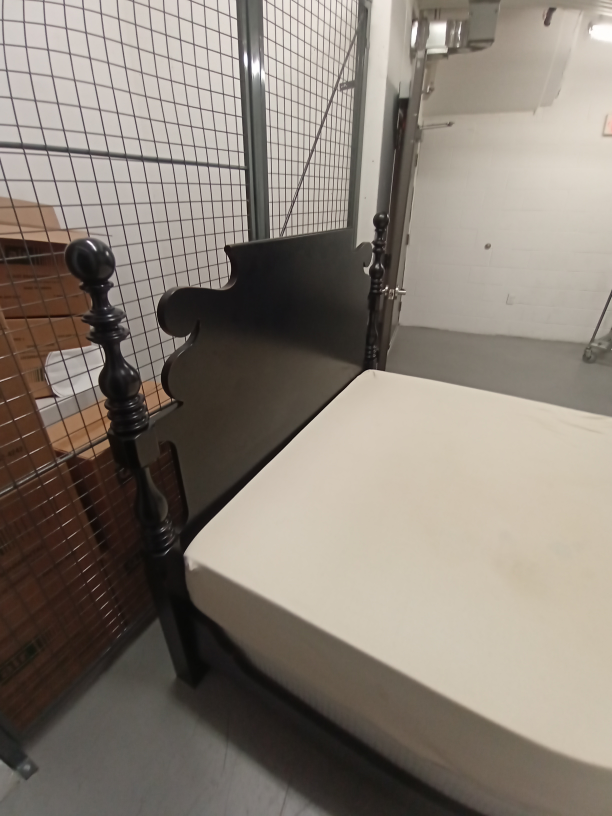 wood queen bed box and mattress included  - photo 2