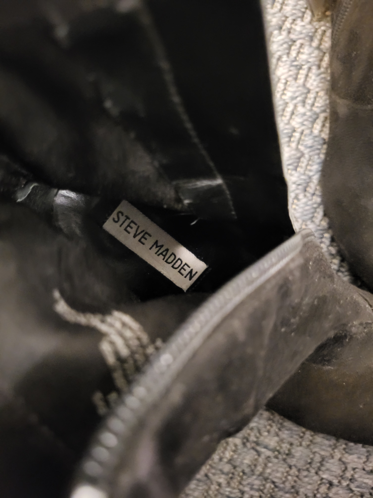 Free Shoes - Size 7 image indicator(7)