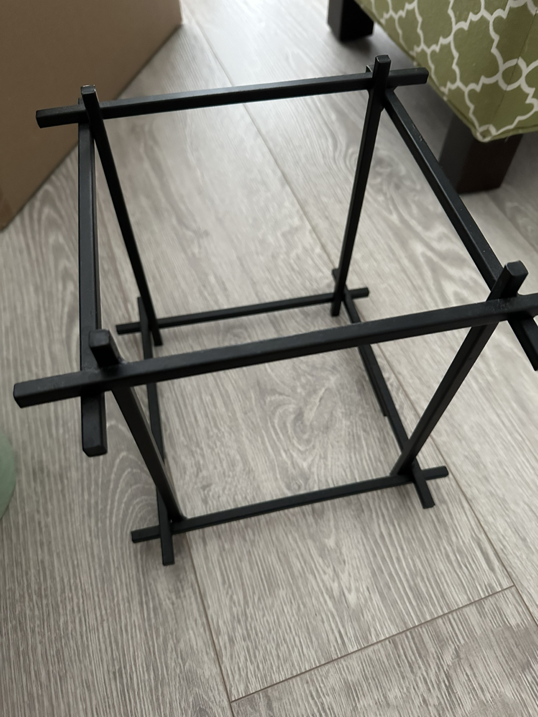 7.5in display planter pot with stand from structube 💰 - photo 2