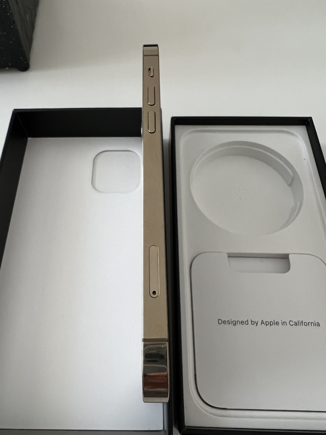 Iphone 12 pro, Gold Color, Mint condition - photo 5