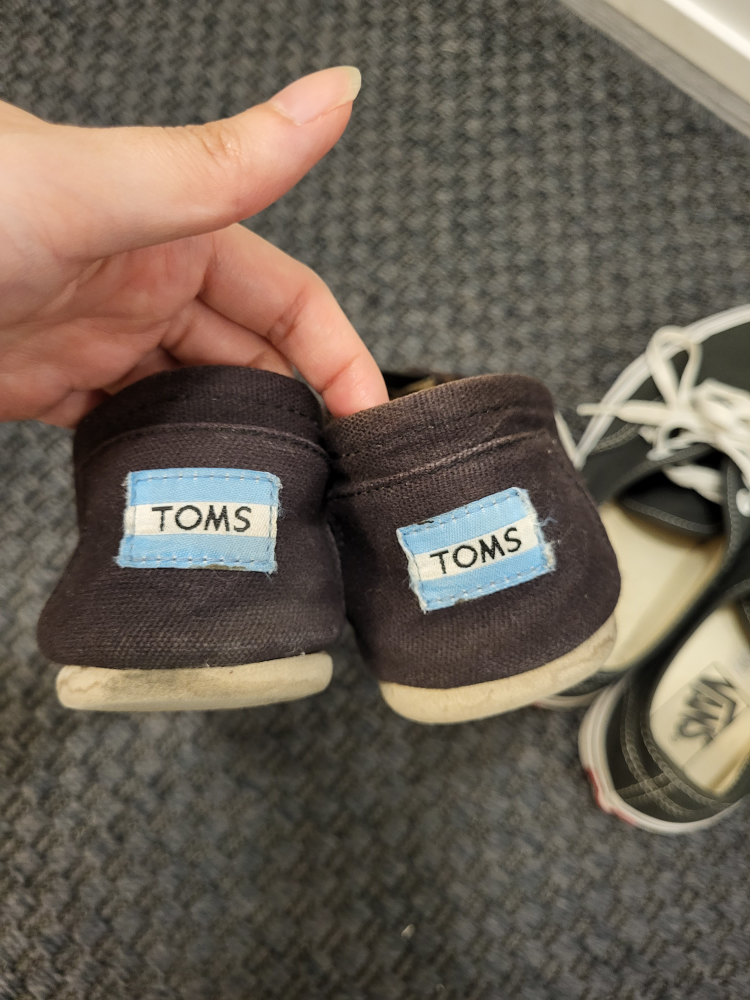 Free Shoes - Size 7 image indicator(3)