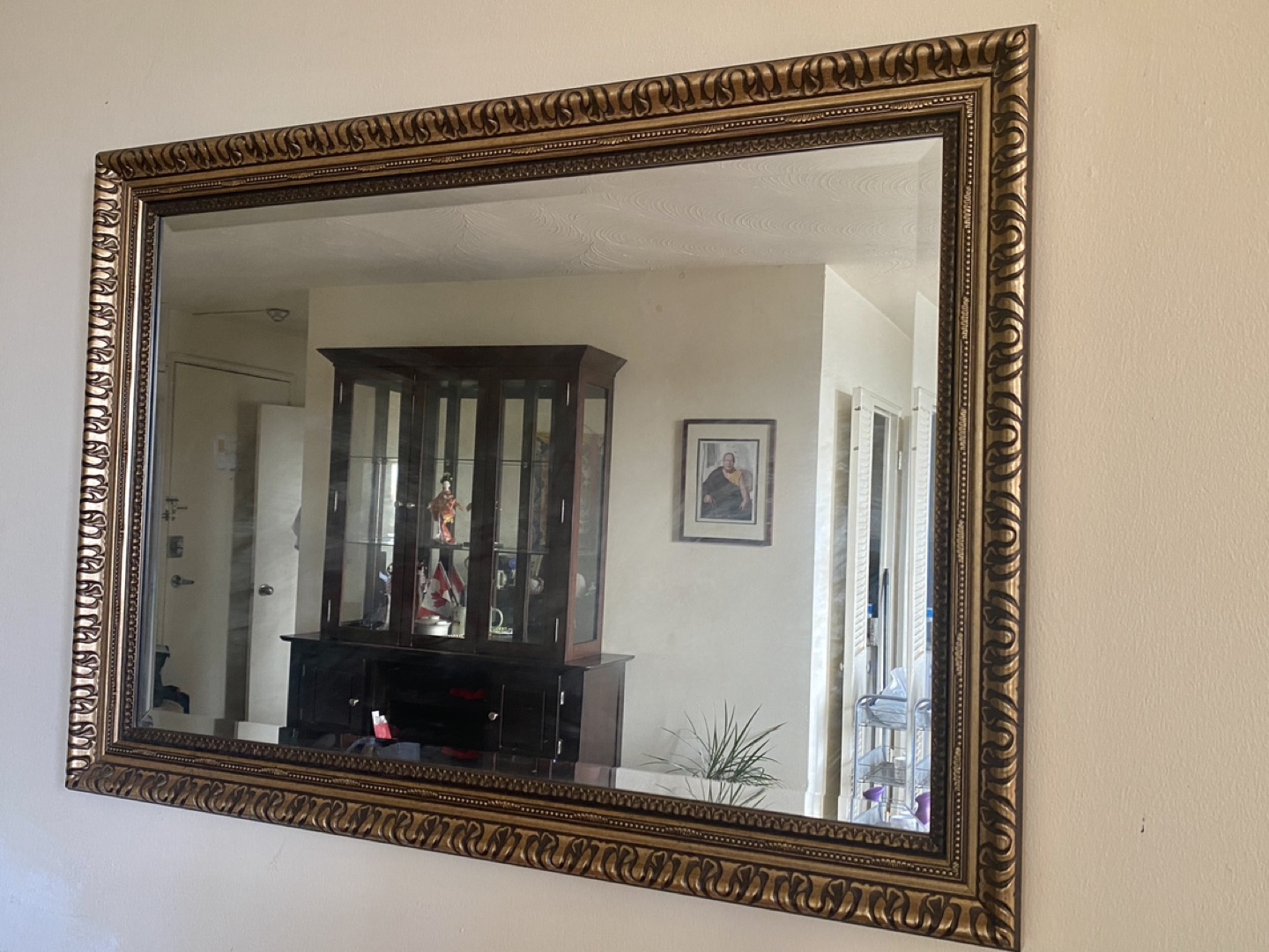 Wall mirror
