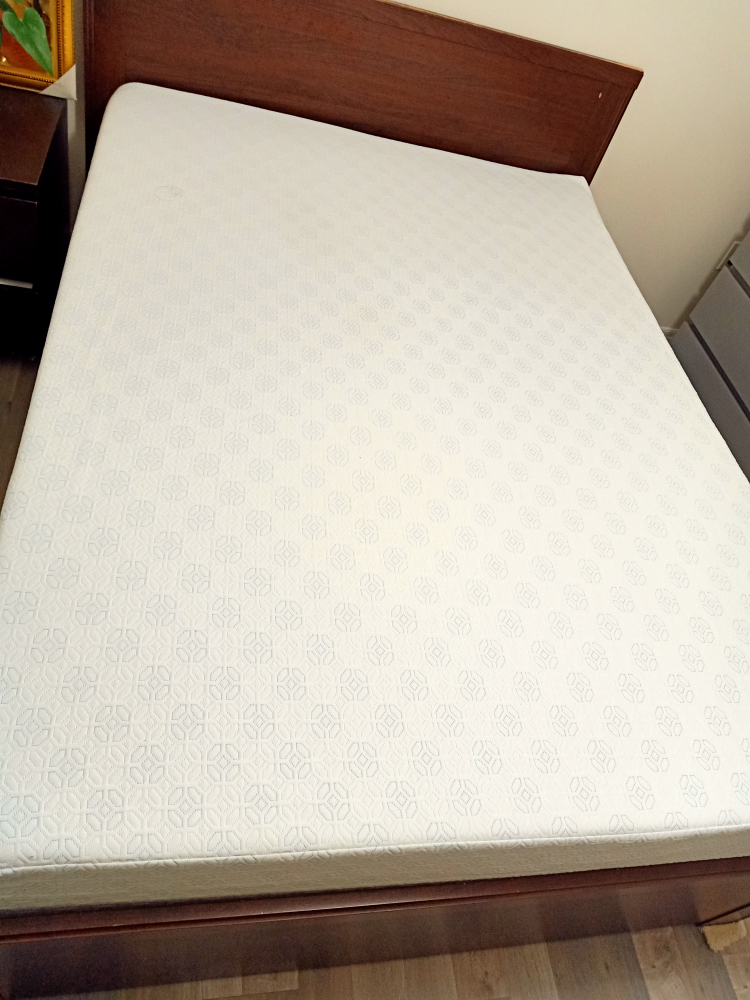 Double bed Matress: moving sale