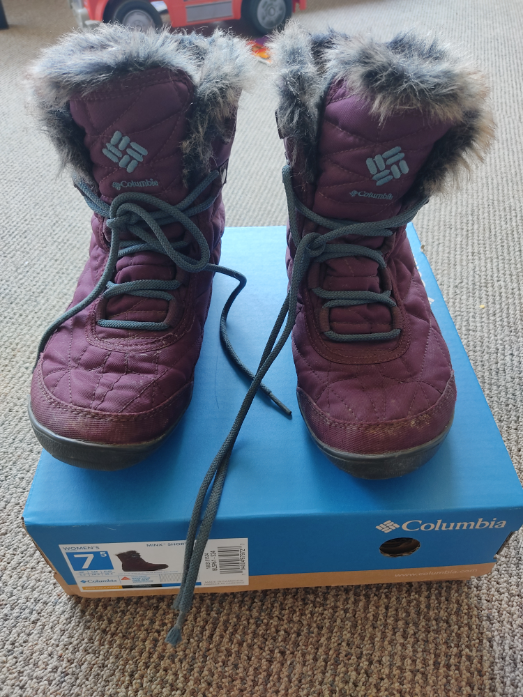Brand new Columbia Minx Shorty III Snow boot, Size 7 - photo 2
