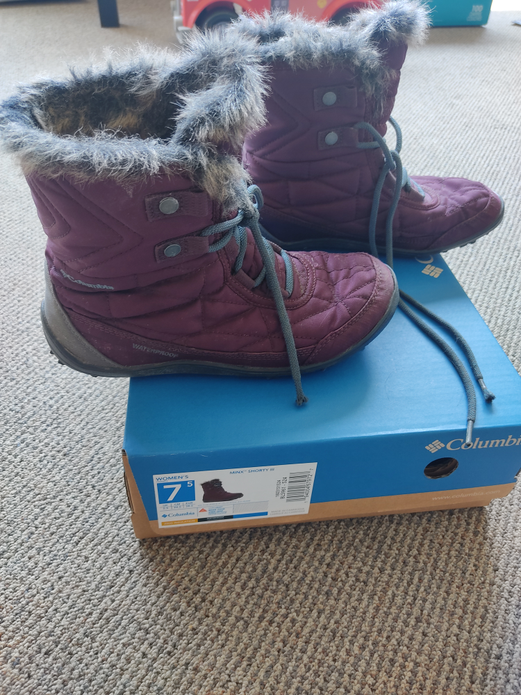 Brand new Columbia Minx Shorty III Snow boot, Size 7 - photo 3