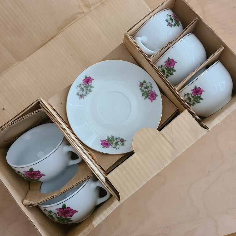 Vintage Tea Cup & Saucer Set thumbnail