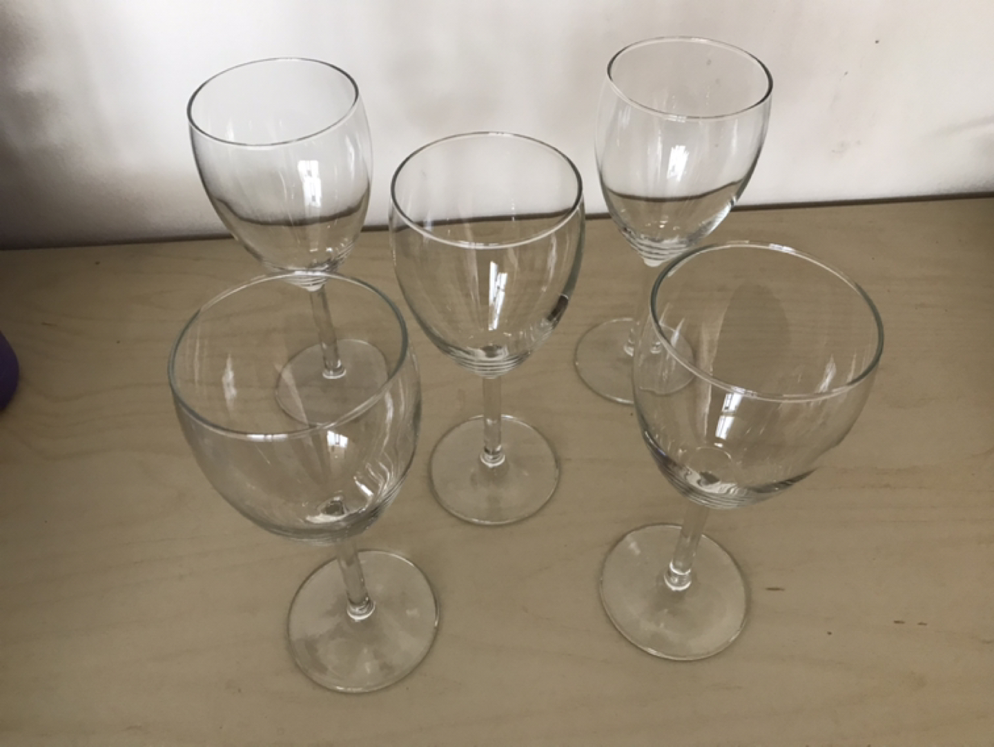 5 white wine glasses thumbnail