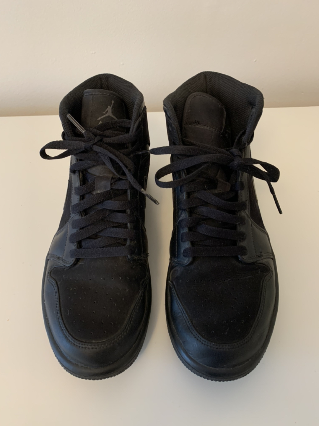 AIR JORDAN 1 mid. Size 9 (women) 7.5 (men)