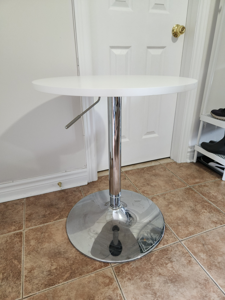 Adjustable height kitchen/bar/cocktail table 