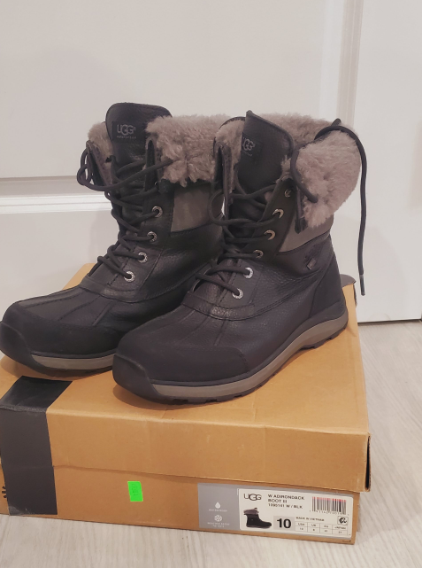 Women winter boots- UGG-  size - Uk 8 .. *like new*