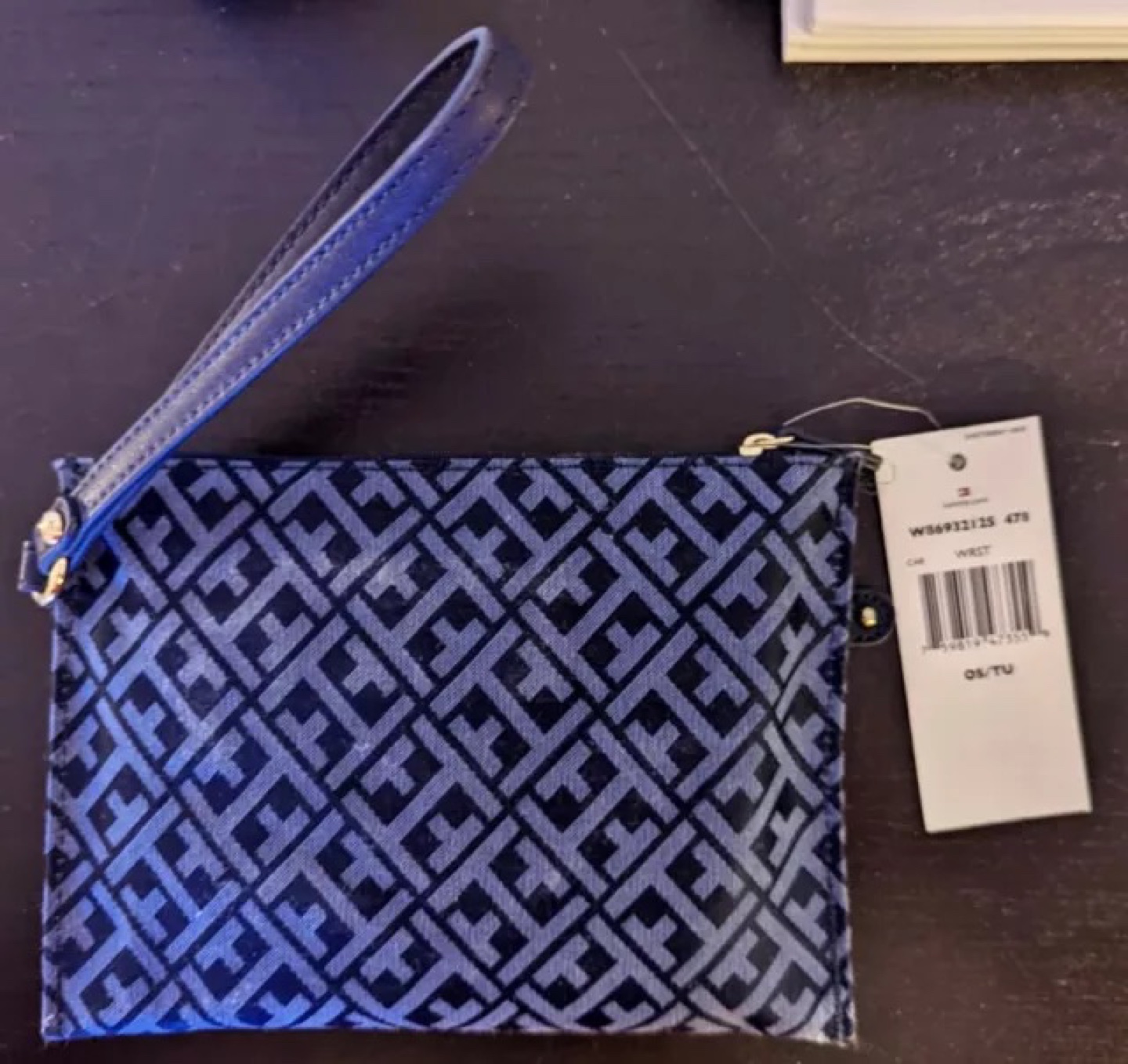 Brand New Tommy Hilfiger wristlet - photo 2