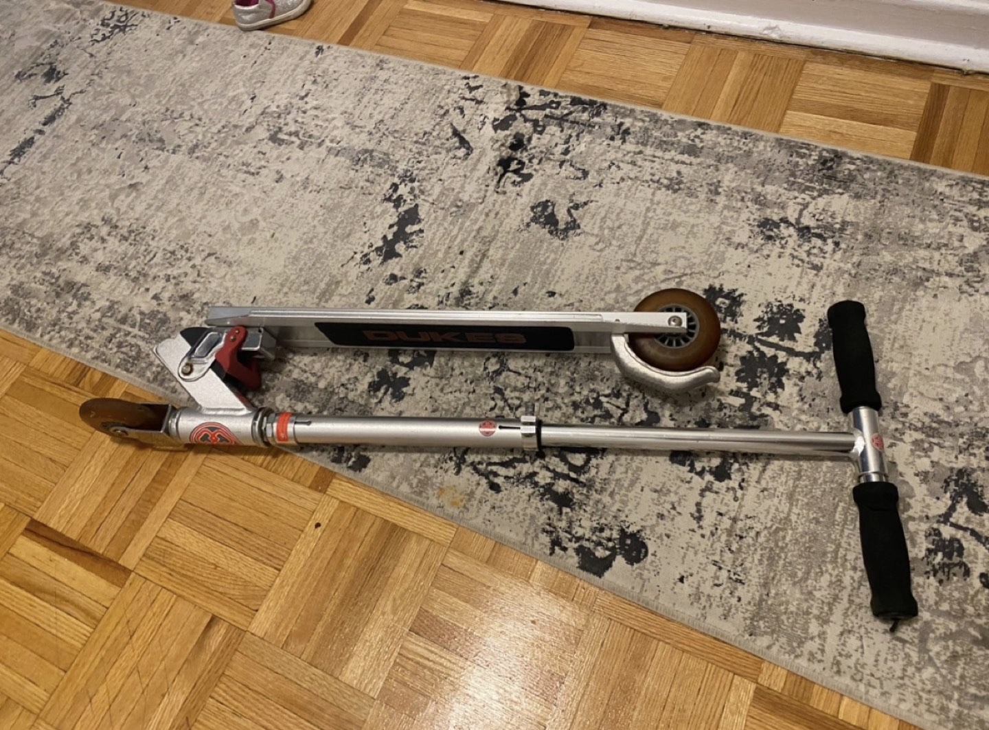 Dukes scooter for kids image indicator(2)