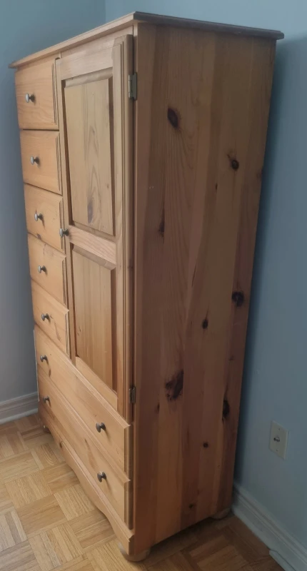 Wood dresser. 5 smalls drawers,  2 big ones, 3 other sections