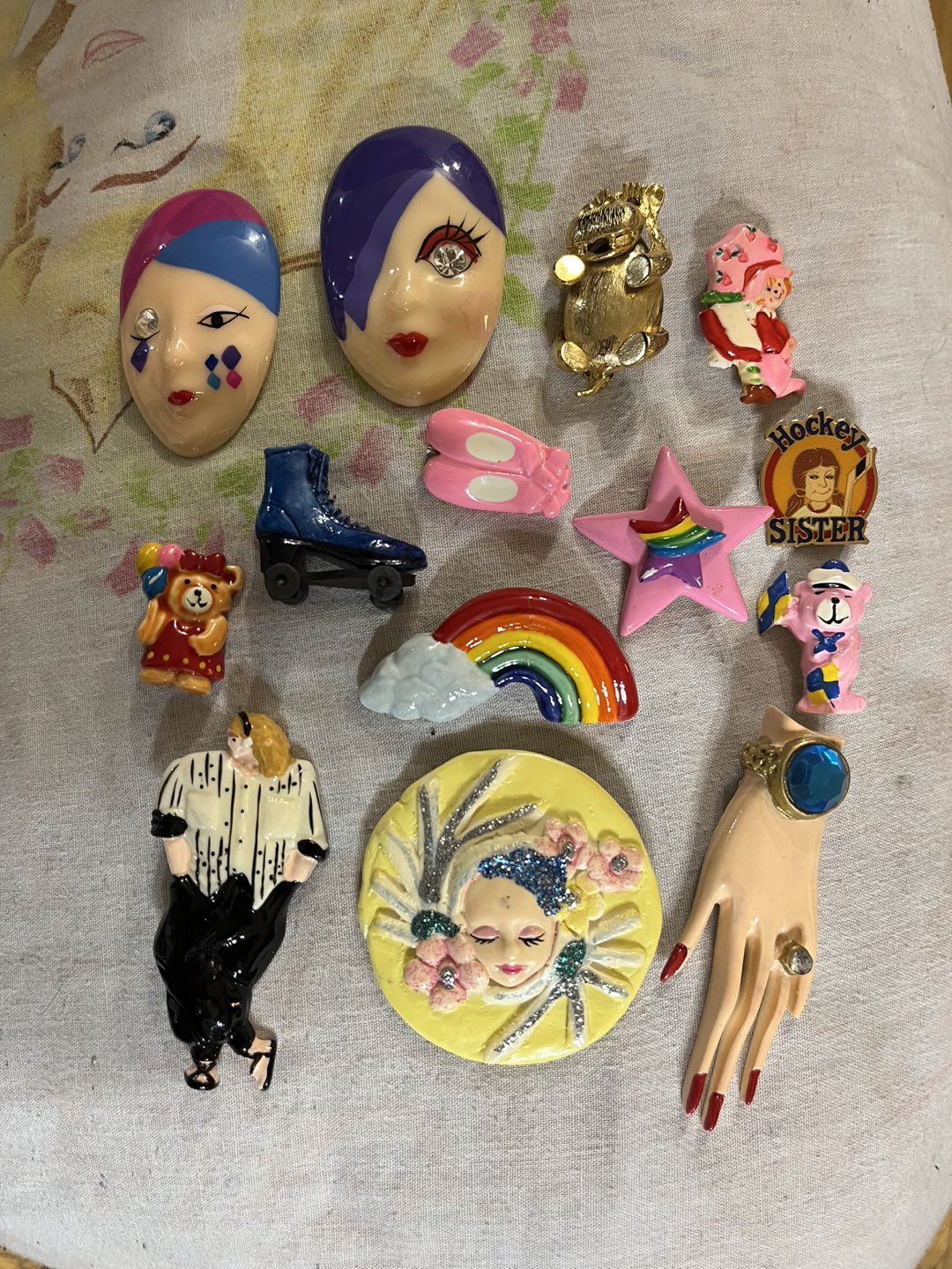 Old unique brooch collection thumbnail
