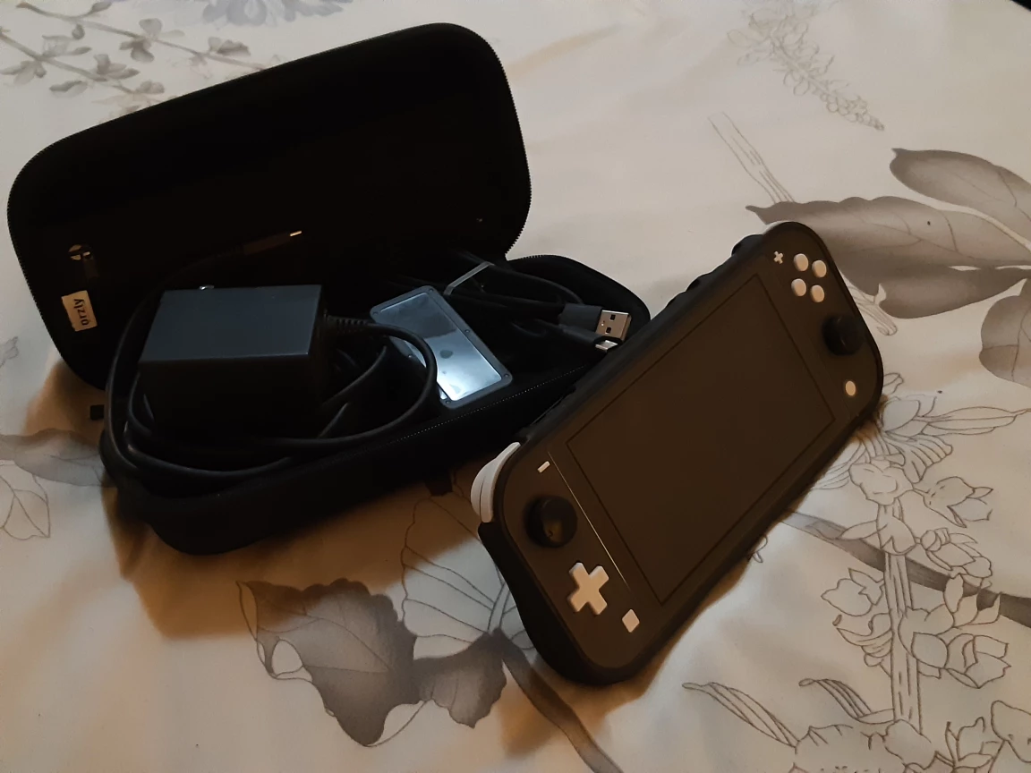 Nintendo switch lite Bundle - 200Gb - photo 3