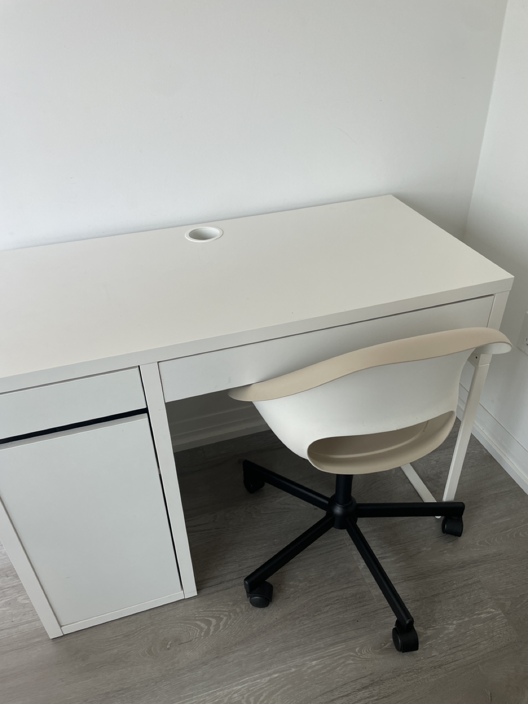 Ikea desk/ table+ chair image indicator(5)