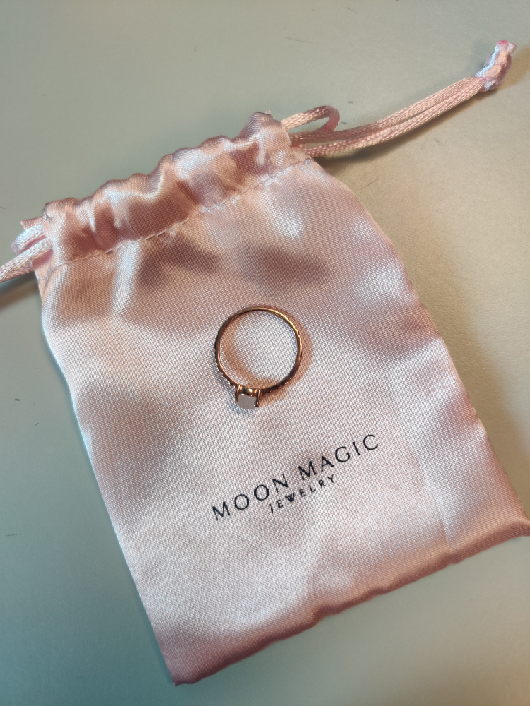 Moonstone Ring Size 7 - photo 5