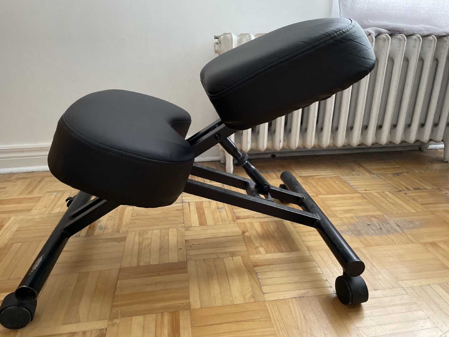 Kneeling chair - As good as new