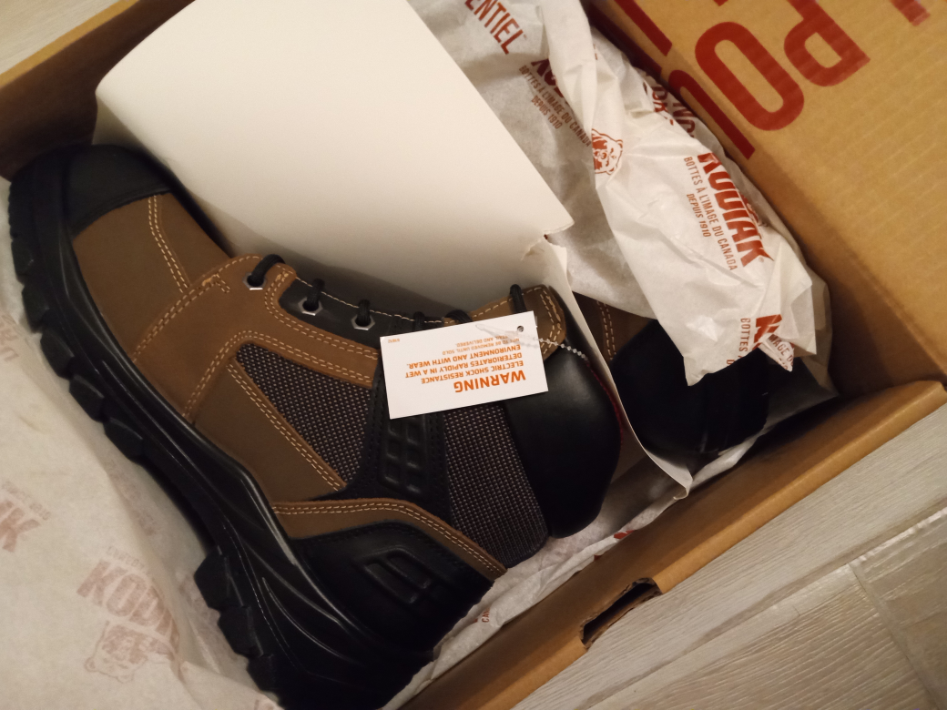 brand new safety shoes 👟 fresh out the box - photo 3