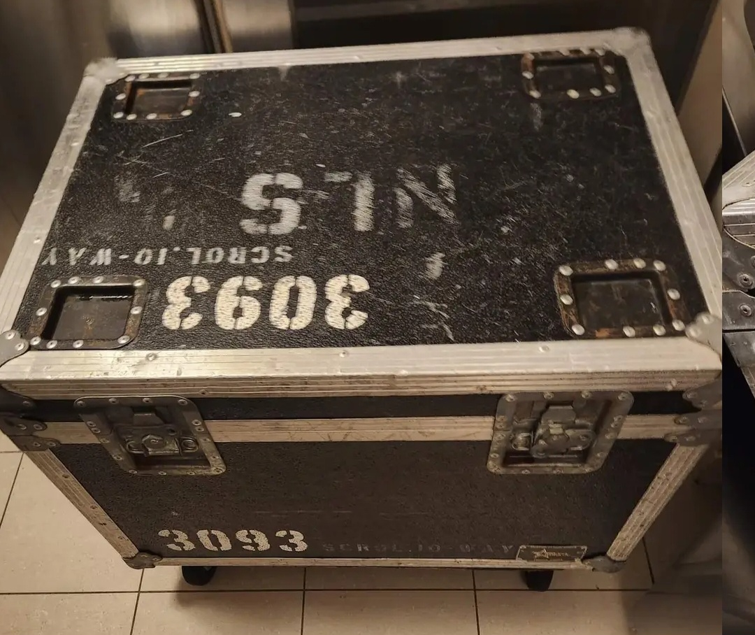 VINTAGE GOLD STAR AIRPLANE CASE ON CASTERS  thumbnail