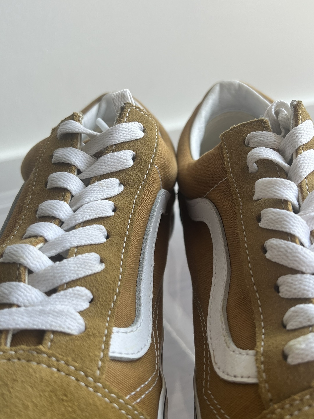 Vans Old skool (Golden brown & white skate shoe) thumbnail
