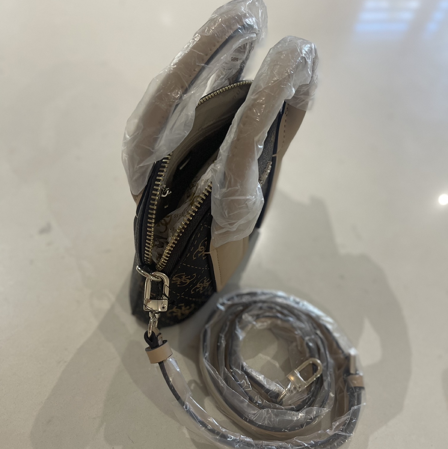 GUESS (brand new/never used) - photo 2