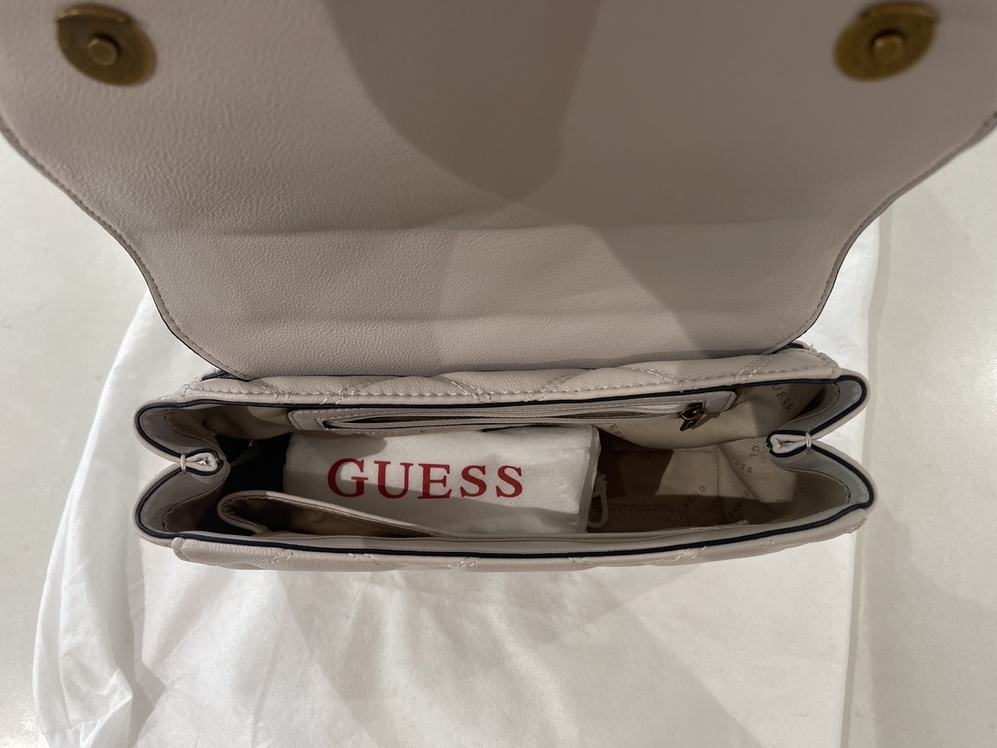 GUESS - photo 3