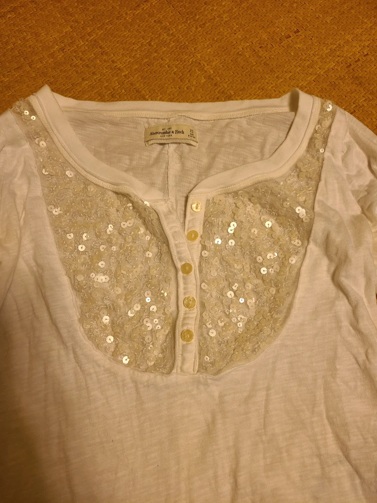 Abercrombie & Fitch white long sleeve image indicator(2)