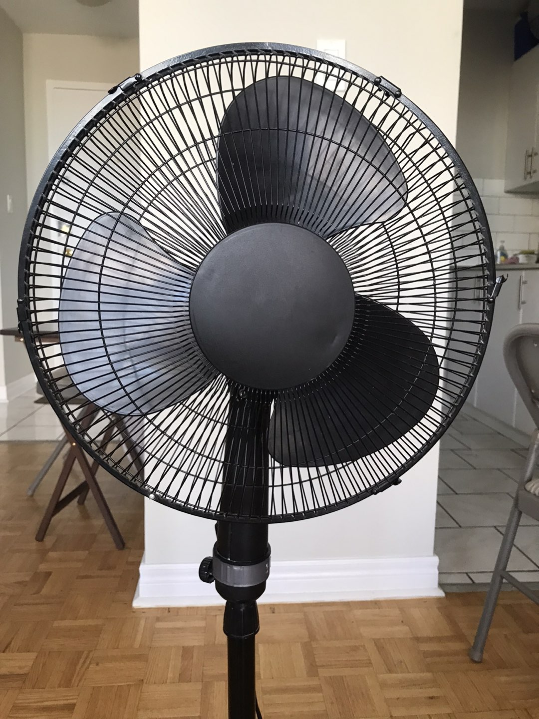 MAINSTAYS 16” Stand Fan, 16” Stand Fan image indicator(2)