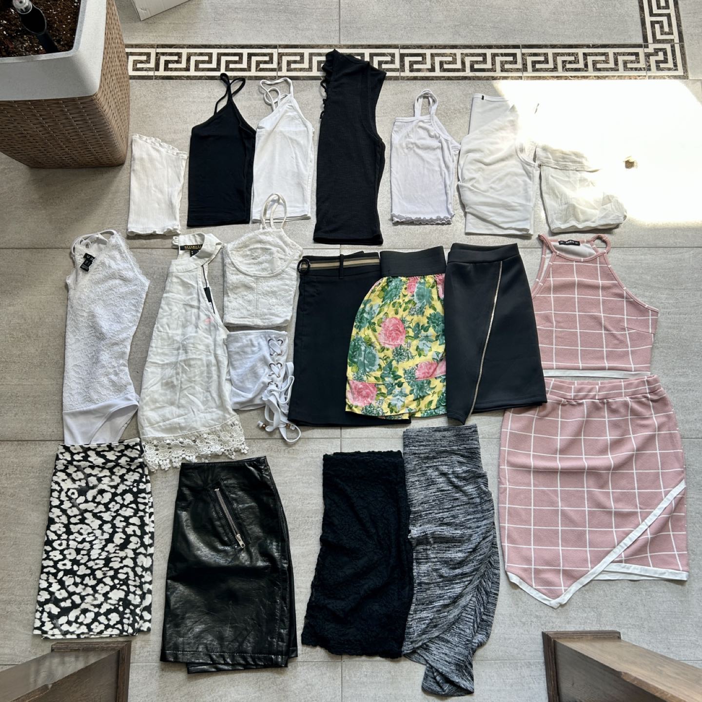 XS/S Mixed Lot of Gorgeous Shirts and Skirts 🤩 20 pieces!