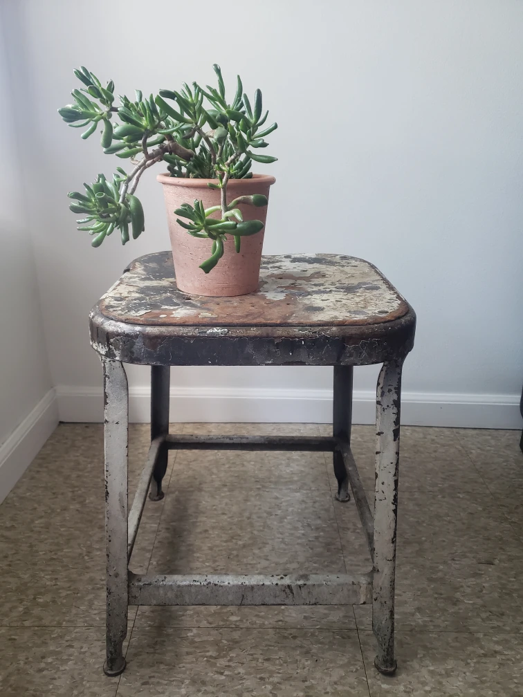 VINTAGE METAL SILVER STOOL
