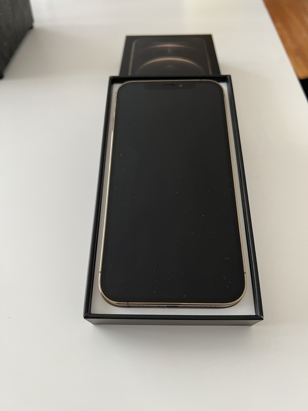 Iphone 12 pro, Gold Color, Mint condition - photo 2