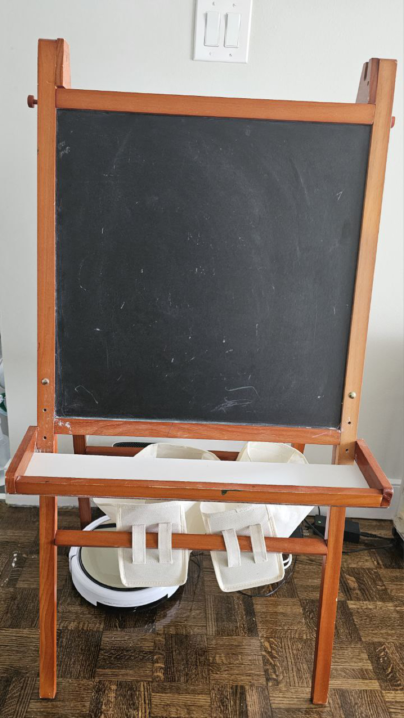 Moving sale Kids Easel thumbnail