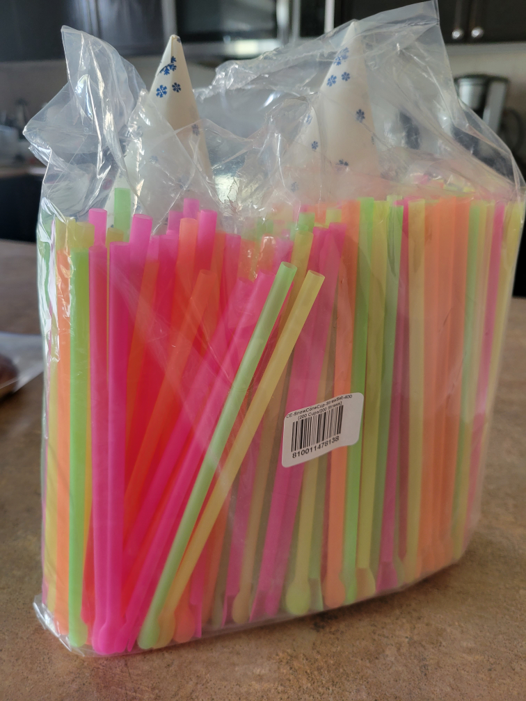 snow cone cups and straws - photo 2