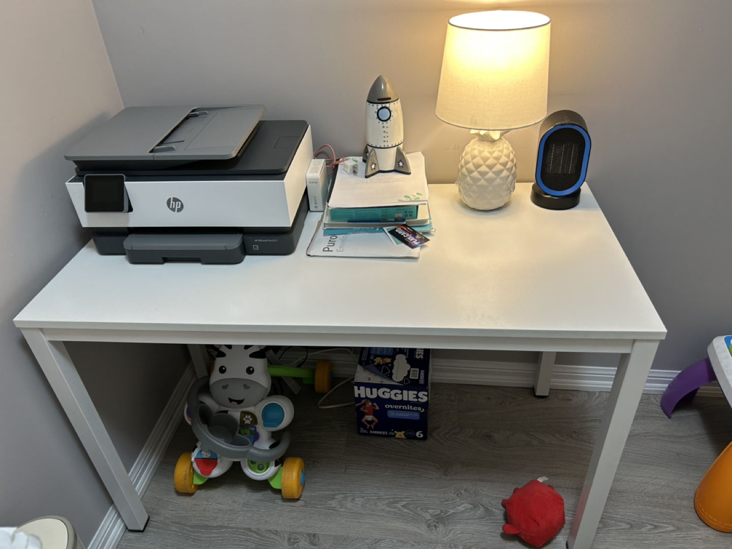 White table desk
