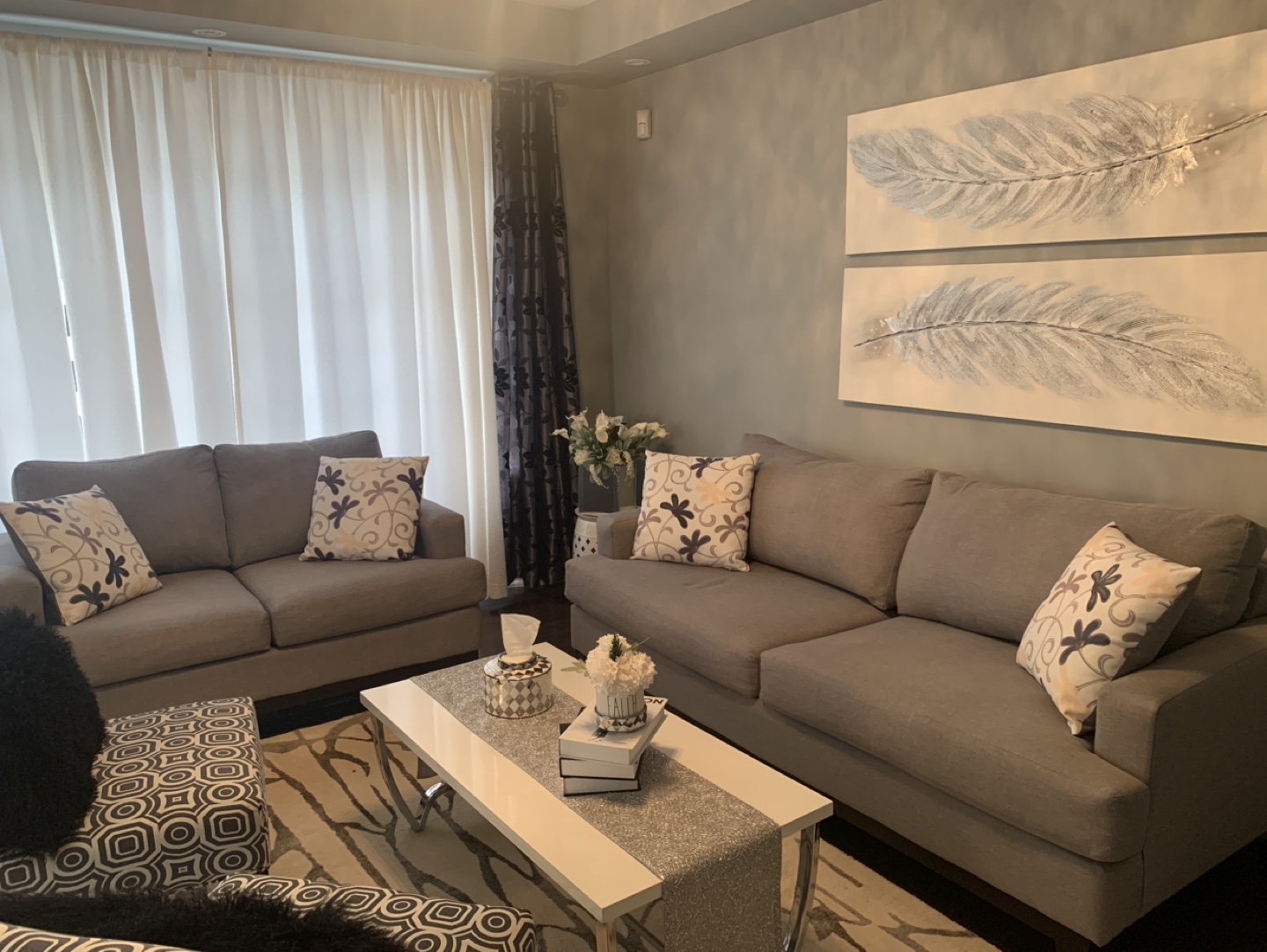 Sofa and matching love seat for sale. image indicator(5)